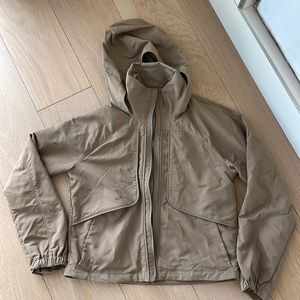 Lululemon womens windbreaker like new size 4